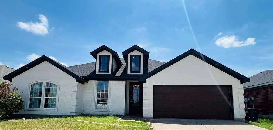 Property photo for 1516 Powder Horn Lane, Arlington, TX