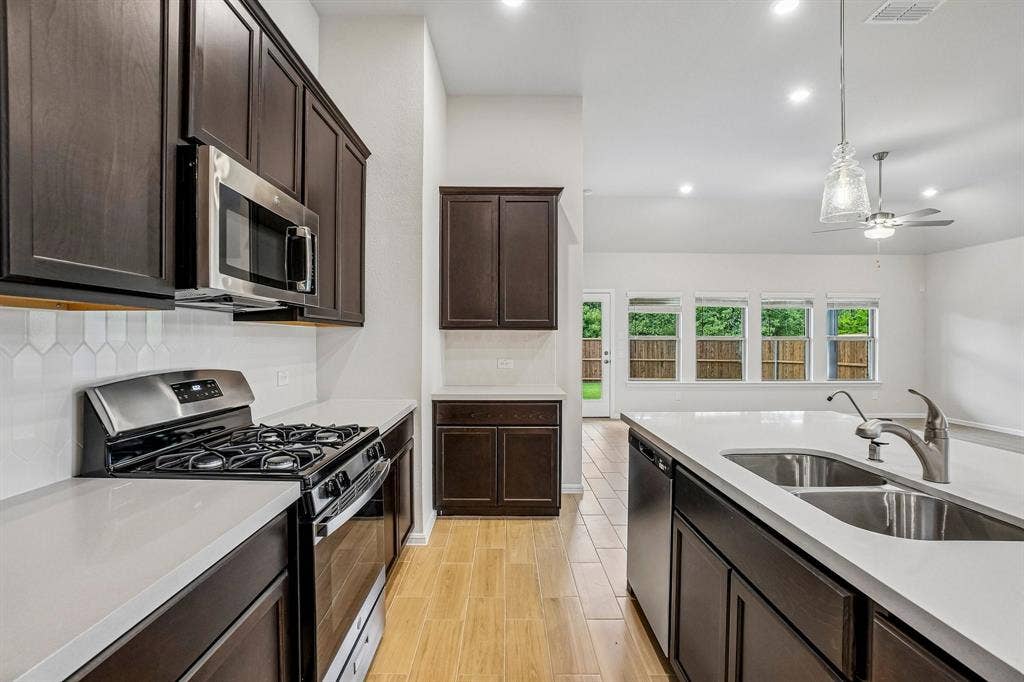 3205 Royal Forest Drive, Denton, TX 76208
