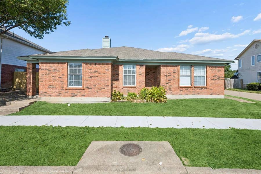 Property photo for 1041 Tennessee Trail, Arlington, TX