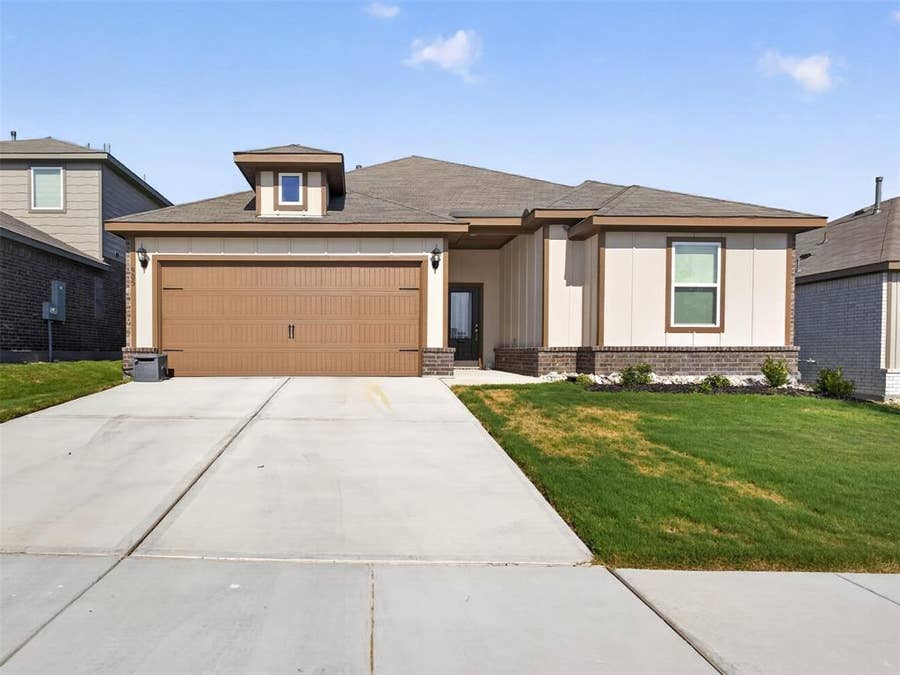 Property photo for 905 Cawthorne Trail, Fort Worth, TX