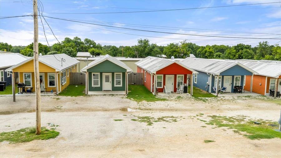 Property photo for 511 W 5th Street, Tolar, TX