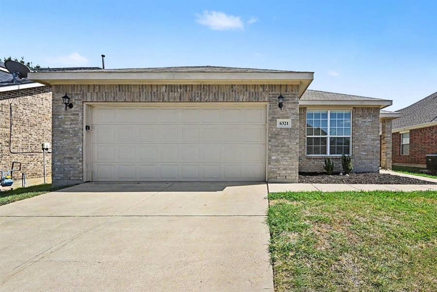 Property photo for 6321 Ferncreek Lane, Fort Worth, TX