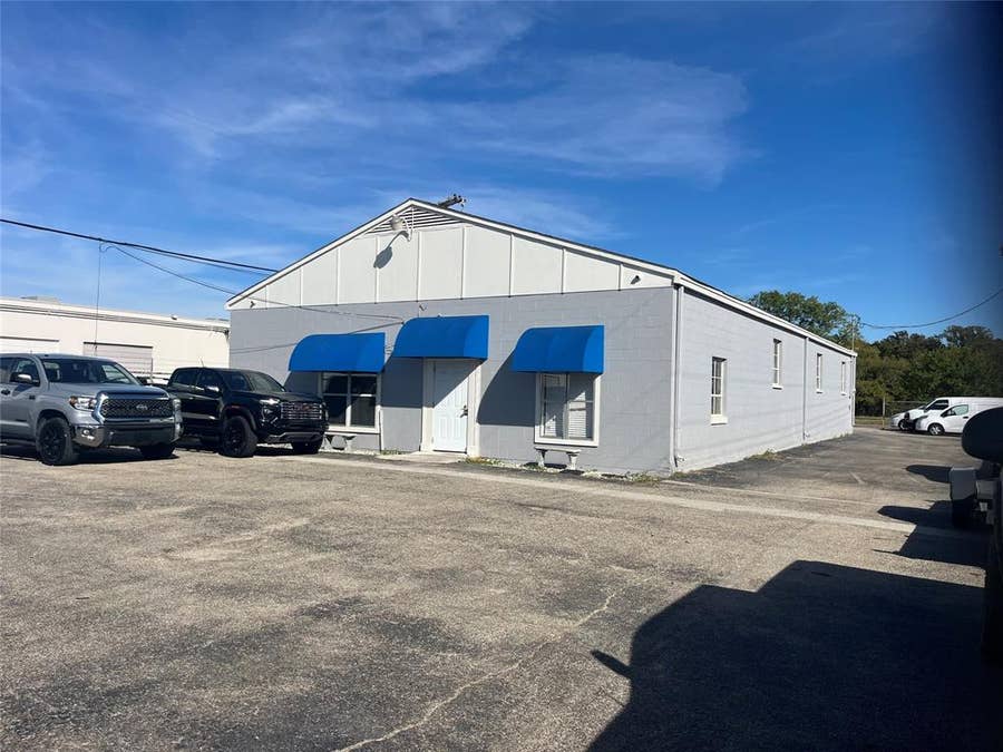 Property photo for 925 Luke Street, Irving, TX