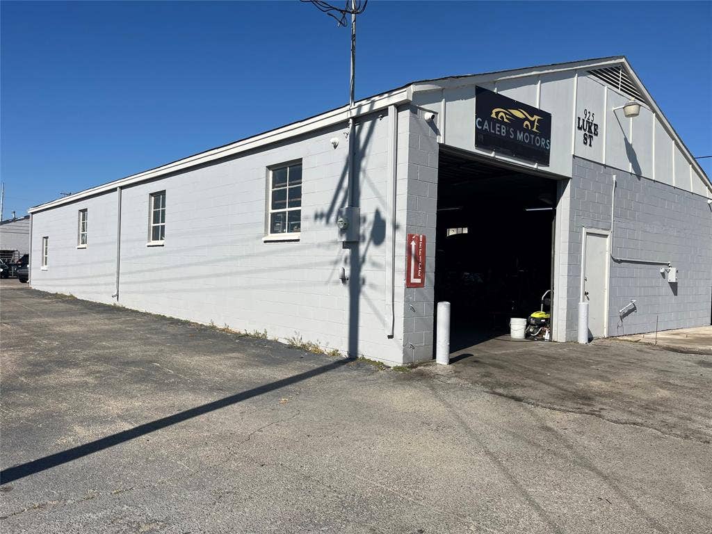 925 Luke Street, Irving, TX 75061 925 Luke Street, Irving, TX 75061