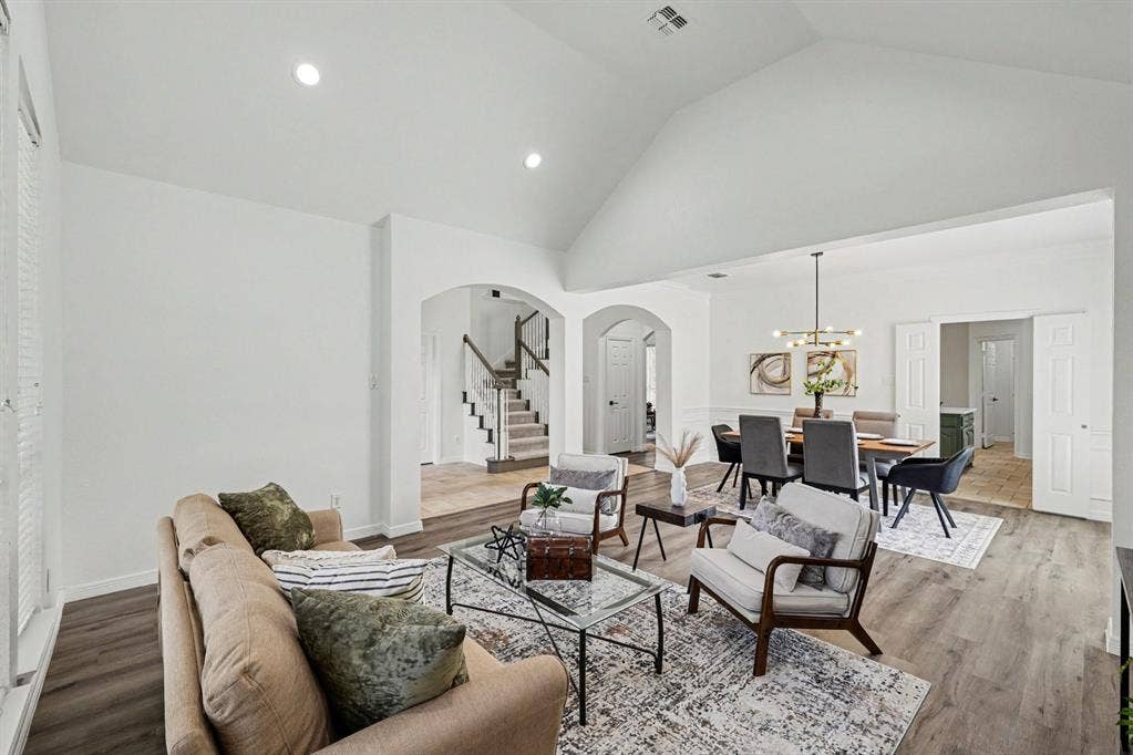 7904 Alderwood Place, Plano, TX 75025 Spacious living area with vaulted ceilings and recessed lighting