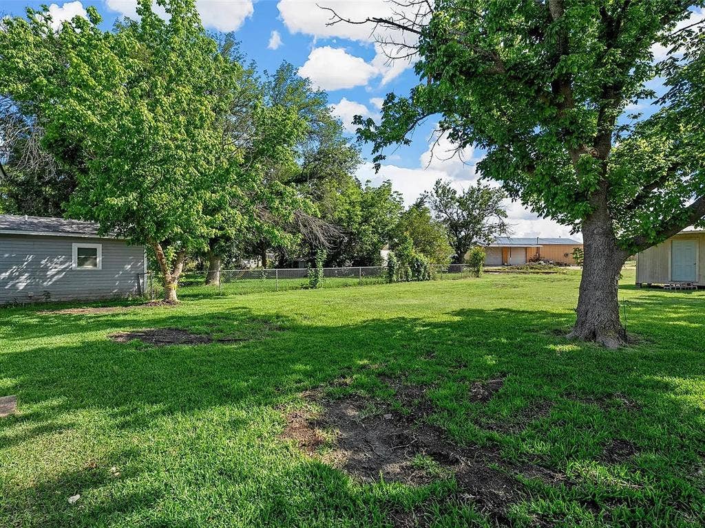 307 N Playdium Drive, West, TX 76691 307 N Playdium Drive, West, TX 76691