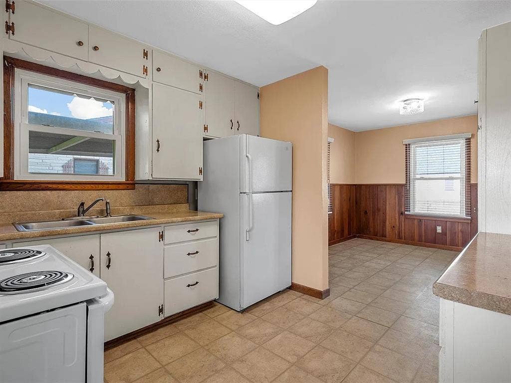 307 N Playdium Drive, West, TX 76691 307 N Playdium Drive, West, TX 76691