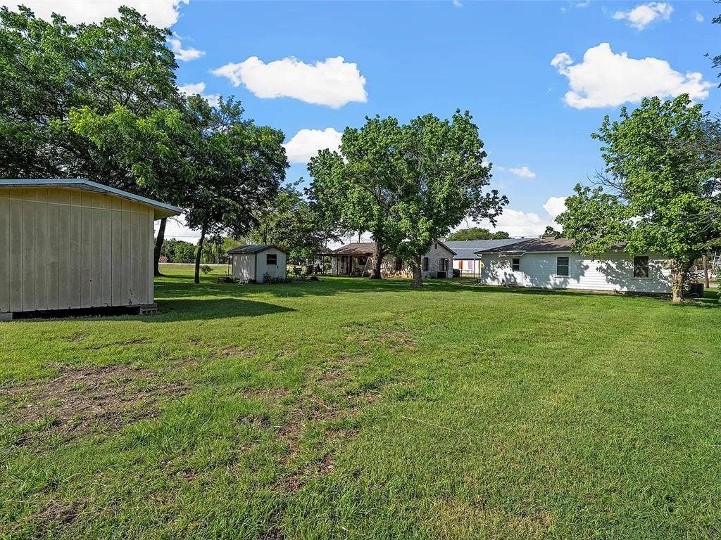 307 N Playdium Drive, West, TX 76691 307 N Playdium Drive, West, TX 76691