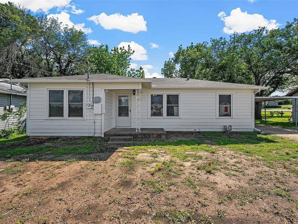 307 N Playdium Drive, West, TX 76691 307 N Playdium Drive, West, TX 76691