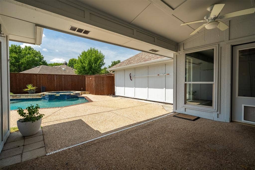 2112 Evergreen Drive, Plano, TX 75075 Covered patio