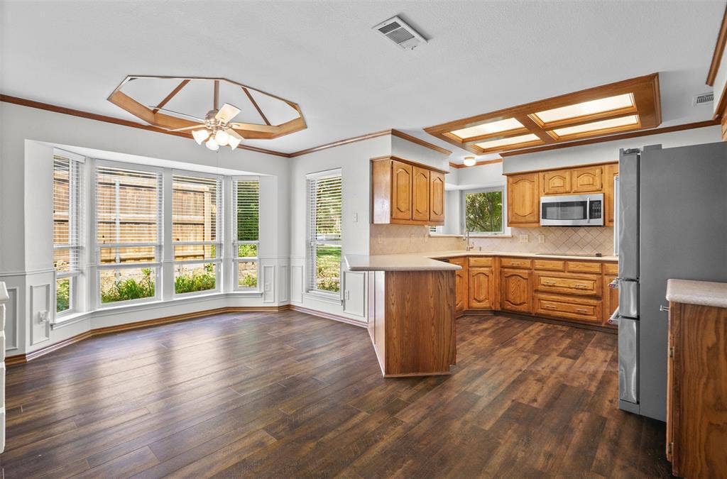 2112 Evergreen Drive, Plano, TX 75075 Oversized kitchen with tons of natural light