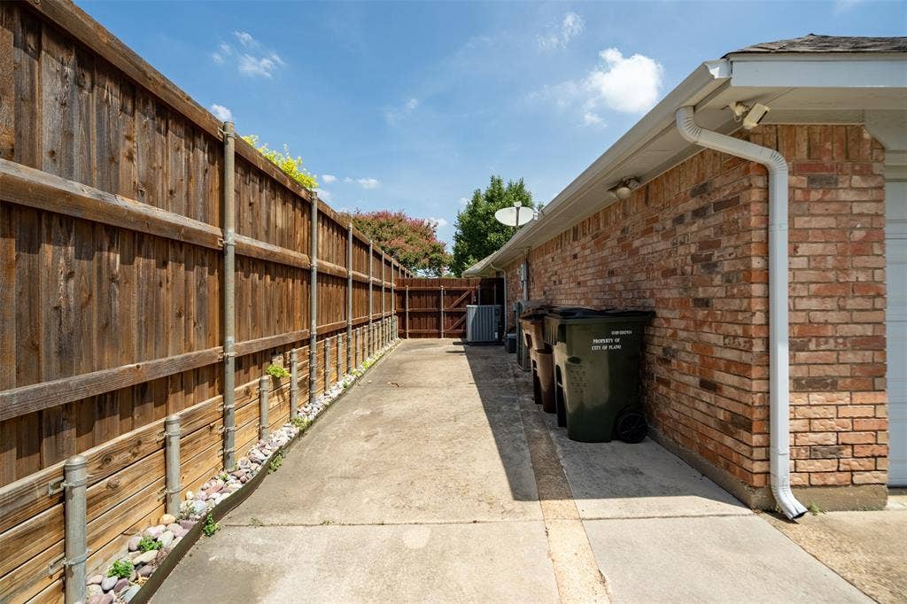 2112 Evergreen Drive, Plano, TX 75075 Extended driveway- perfect for Rvs/boats/trailers