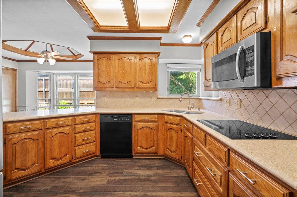 2112 Evergreen Drive, Plano, TX 75075 2112 Evergreen Drive, Plano, TX 75075
