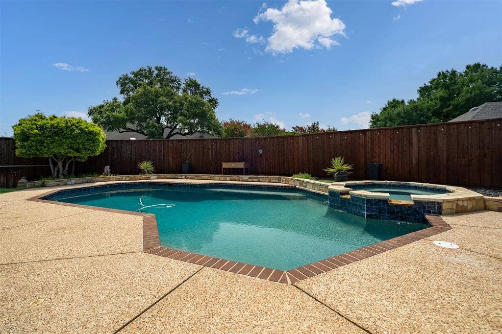 2112 Evergreen Drive, Plano, TX 75075 Saltwater pool with hot tub