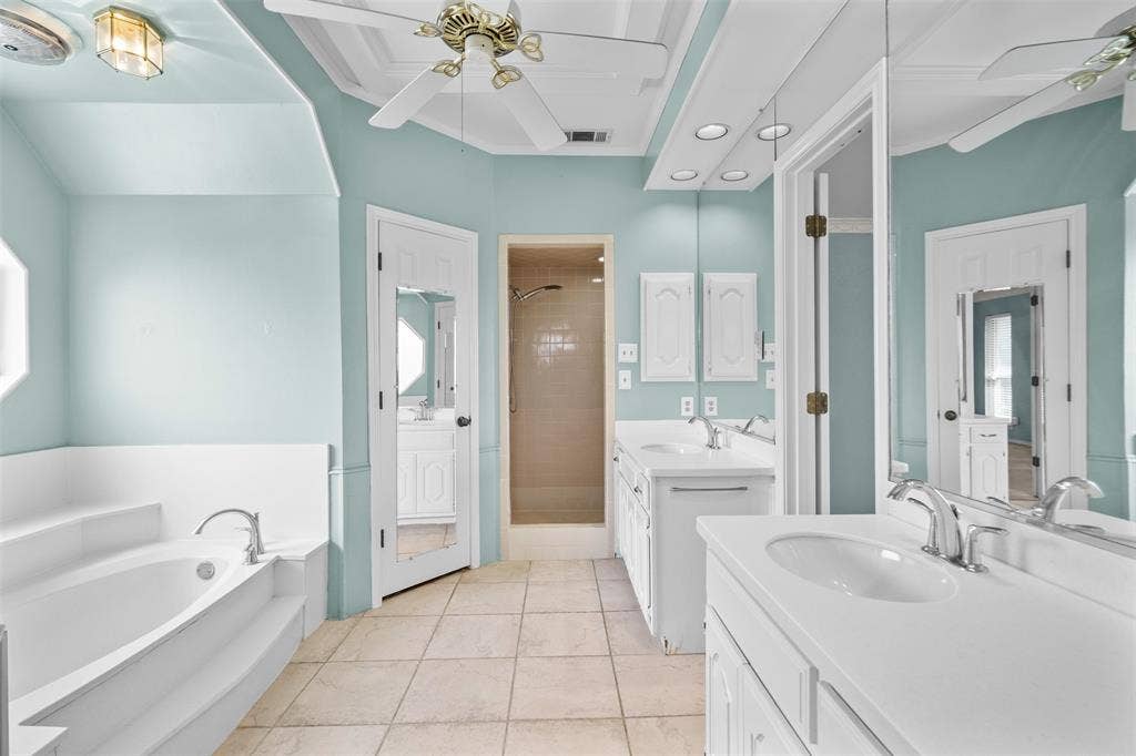 2112 Evergreen Drive, Plano, TX 75075 Primary bathroom with lots of natural light