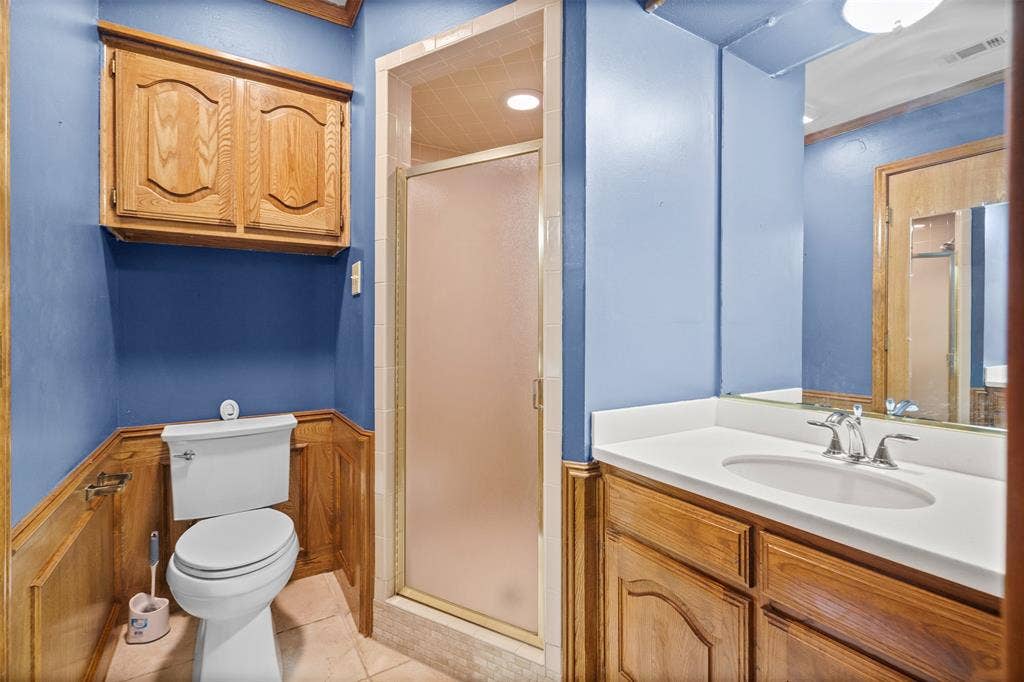 2112 Evergreen Drive, Plano, TX 75075 Full bath