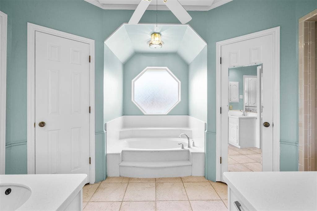 2112 Evergreen Drive, Plano, TX 75075 Primary bathroom with lots of natural light