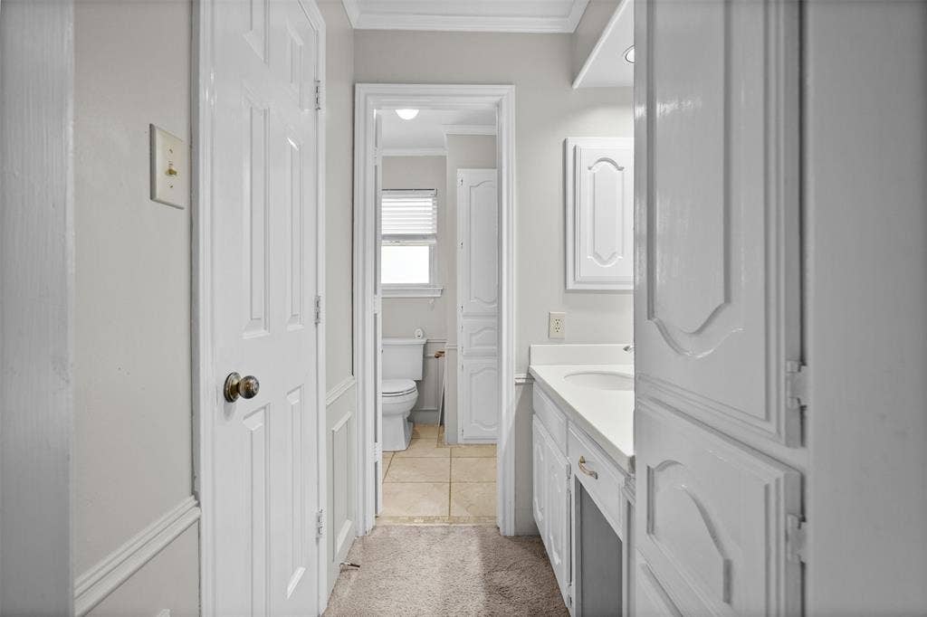 2112 Evergreen Drive, Plano, TX 75075 Jack & Jill bathroom