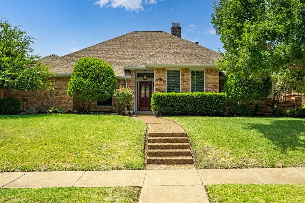 2112 Evergreen Drive, Plano, TX 75075 Front yard with mature tree