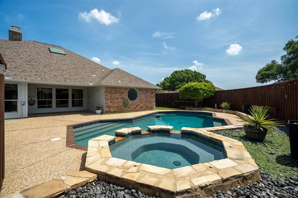 2112 Evergreen Drive, Plano, TX 75075 Saltwater pool with hot tub