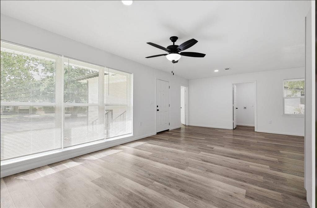 810 N Carrier Parkway, Grand Prairie, TX 75050 810 N Carrier Parkway, Grand Prairie, TX 75050