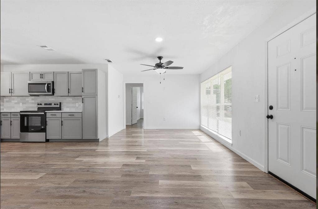 810 N Carrier Parkway, Grand Prairie, TX 75050 810 N Carrier Parkway, Grand Prairie, TX 75050