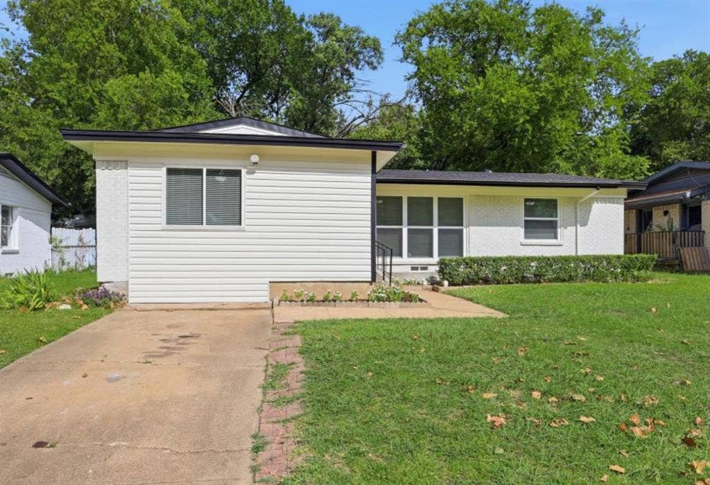 810 N Carrier Parkway, Grand Prairie, TX 75050 Single-story residence featuring white siding and painted brick exterior