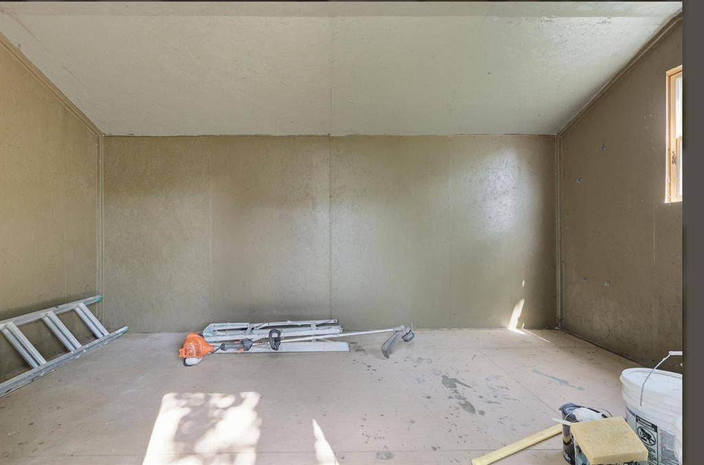 810 N Carrier Parkway, Grand Prairie, TX 75050 810 N Carrier Parkway, Grand Prairie, TX 75050