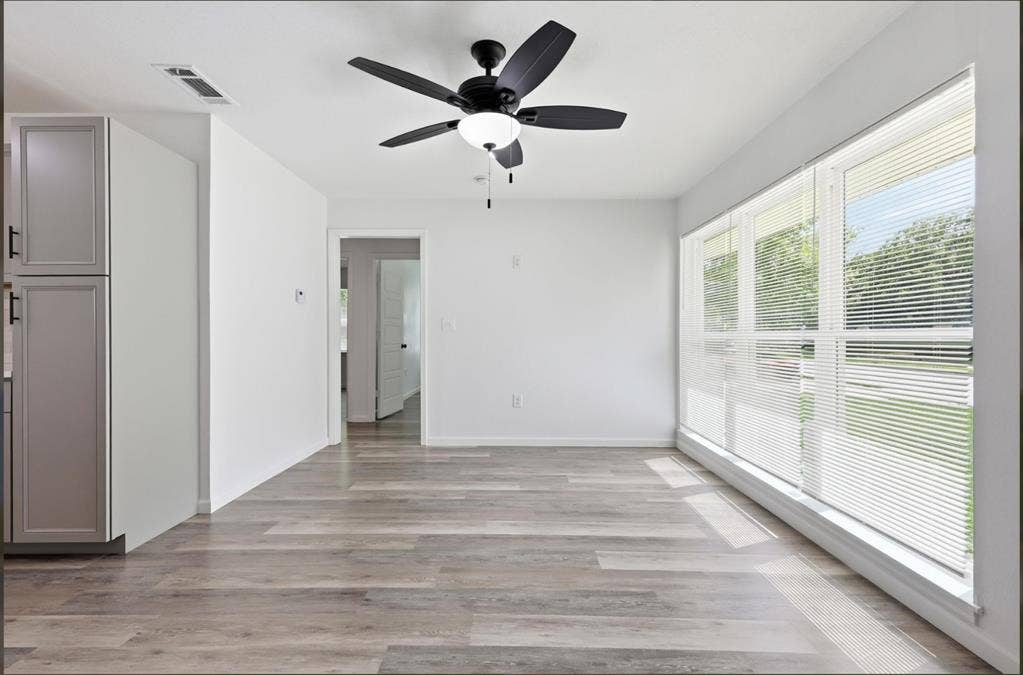 810 N Carrier Parkway, Grand Prairie, TX 75050 810 N Carrier Parkway, Grand Prairie, TX 75050
