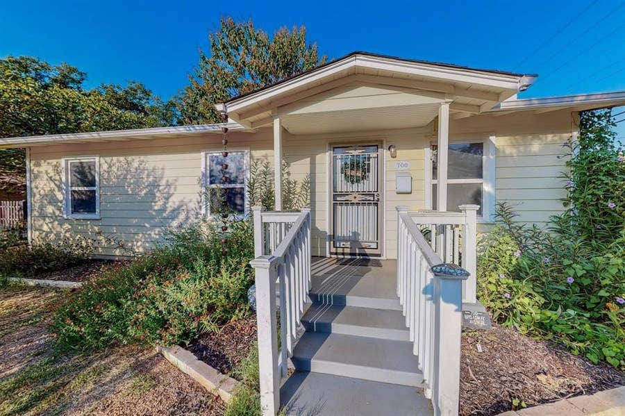 Property photo for 700 Broadway Avenue, Euless, TX