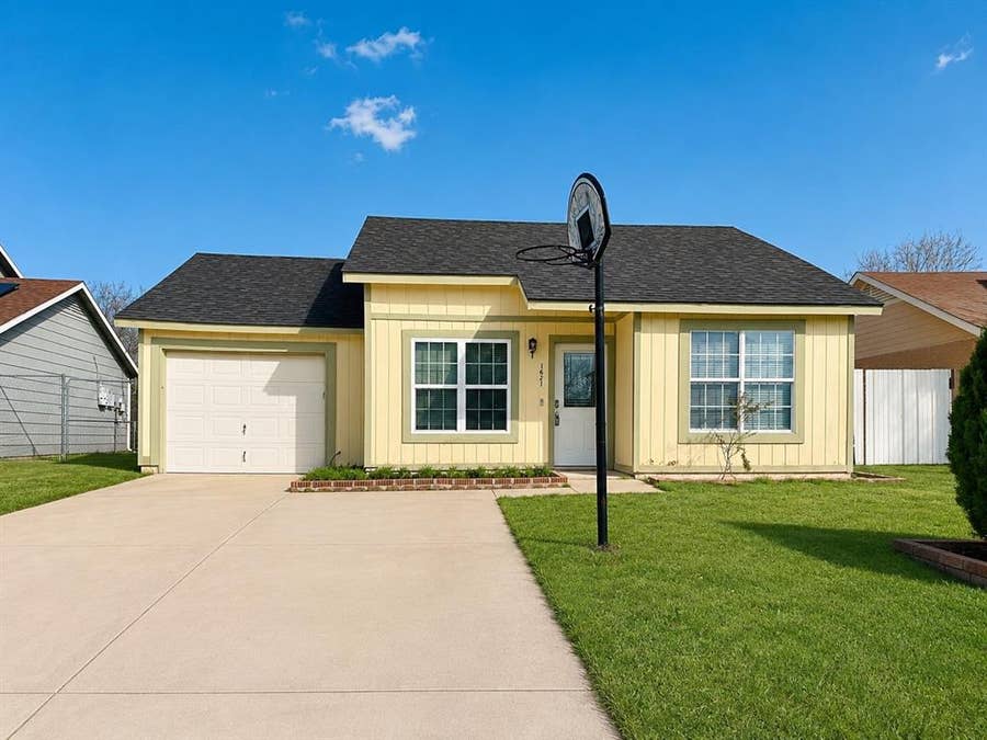 Property photo for 1621 Scottsdale Drive, Arlington, TX