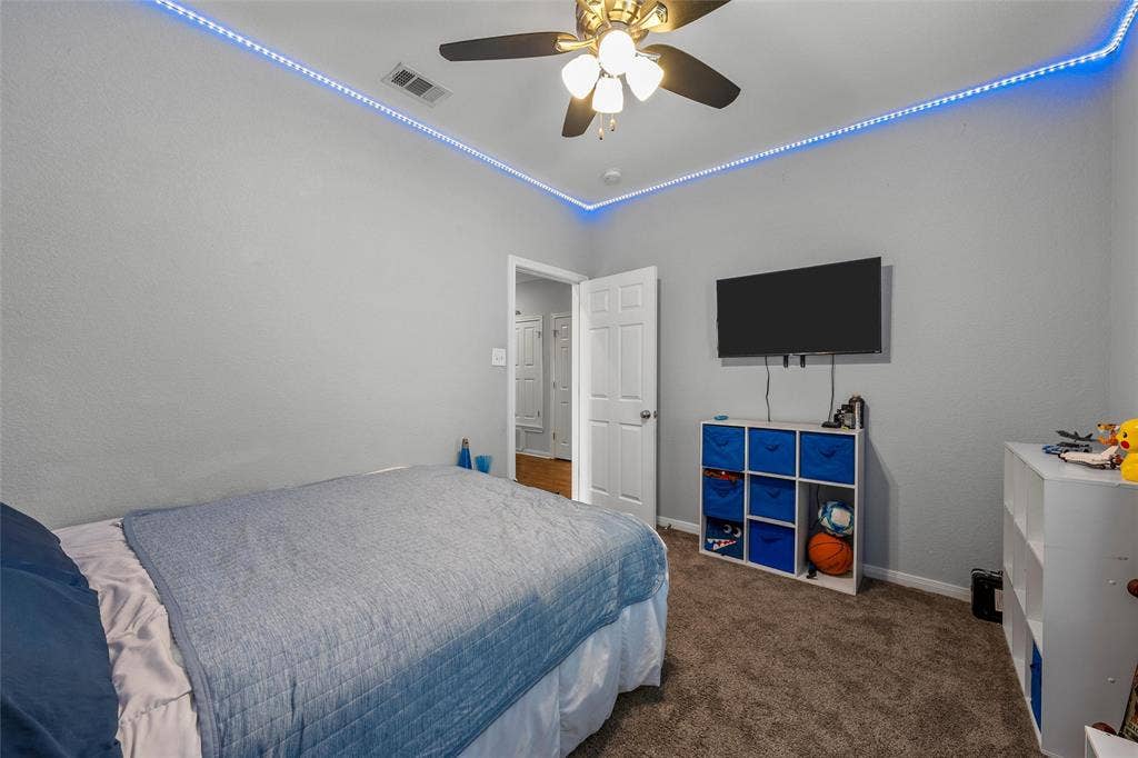 215 Greenbriar Street, Robinson, TX 76706 Spacious room featuring neutral grey walls and dark brown carpeting