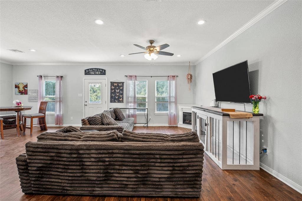 215 Greenbriar Street, Robinson, TX 76706 Open-concept living area featuring wood-finish flooring, recessed lighting, and a ceiling fan