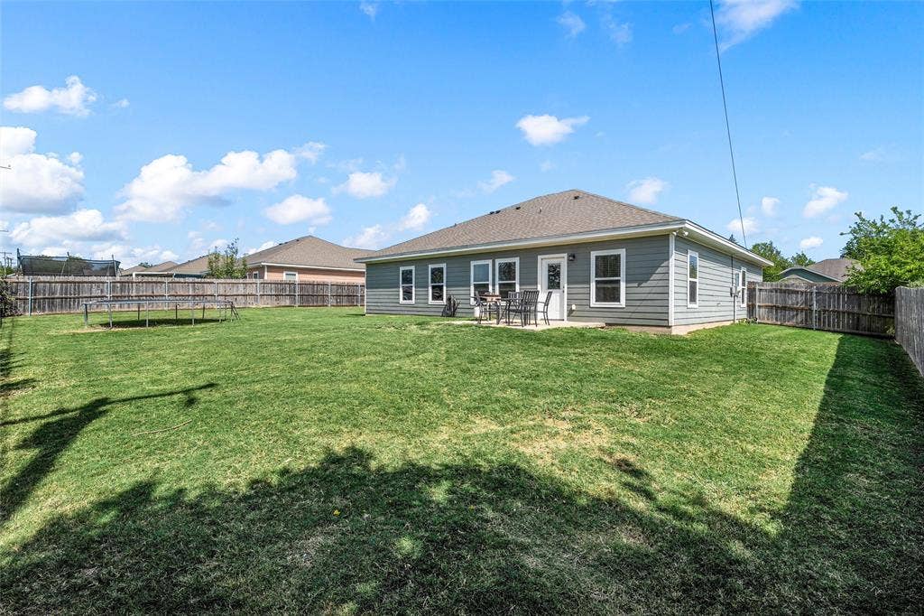 215 Greenbriar Street, Robinson, TX 76706 Expansive backyard featuring a lush lawn and a wood privacy fence
