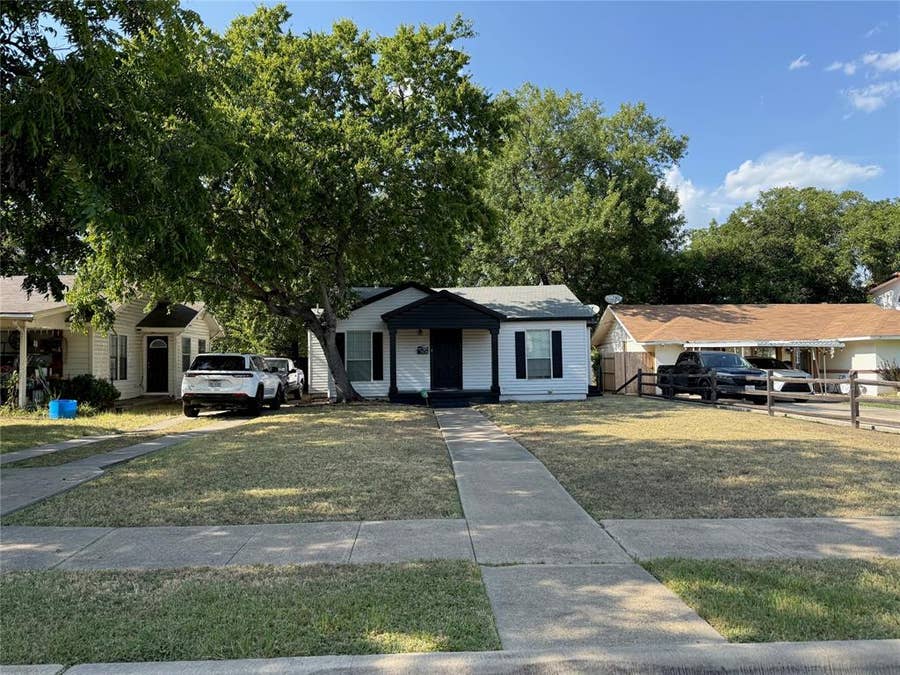 Property photo for 1506 Ruea Avenue, Grand Prairie, TX