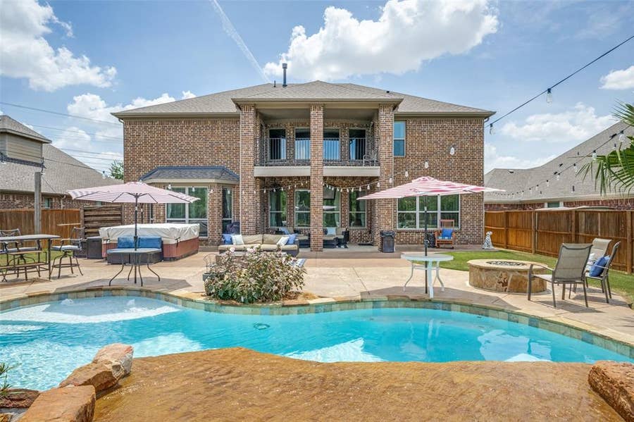 Property photo for 604 Bentley Court, Roanoke, TX