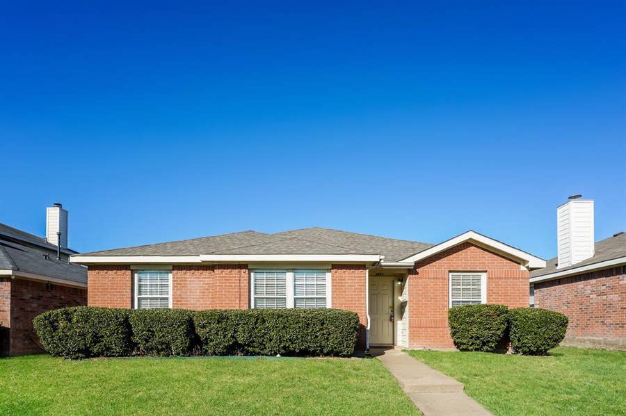 Property photo for 2447 Mallory Lane, Lancaster, TX
