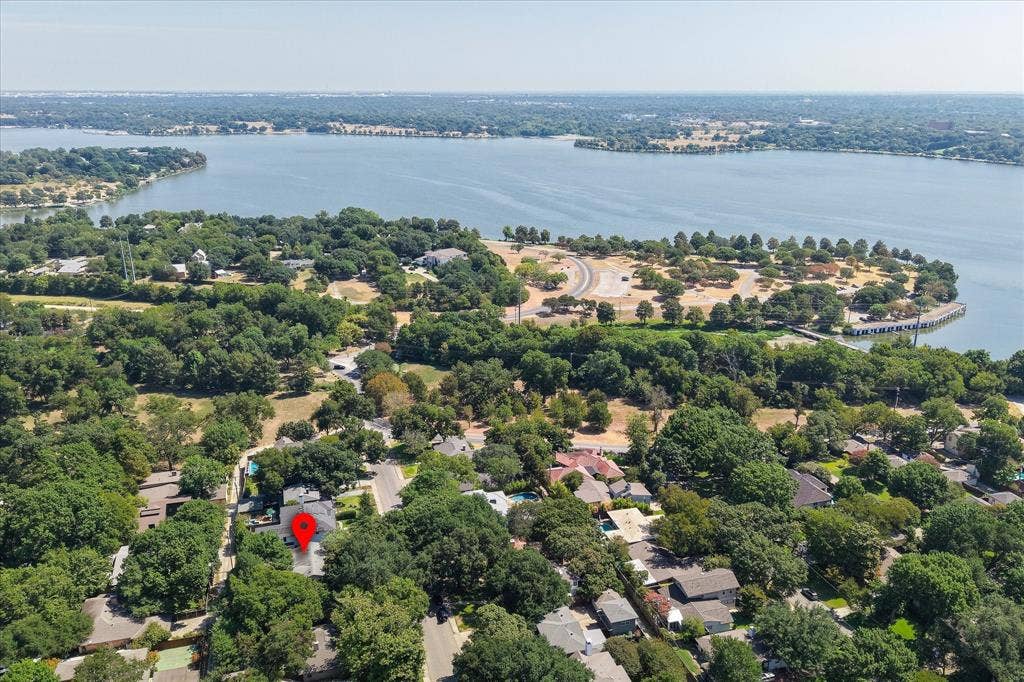 7233 Meadow Lake Avenue, Dallas, TX 75214