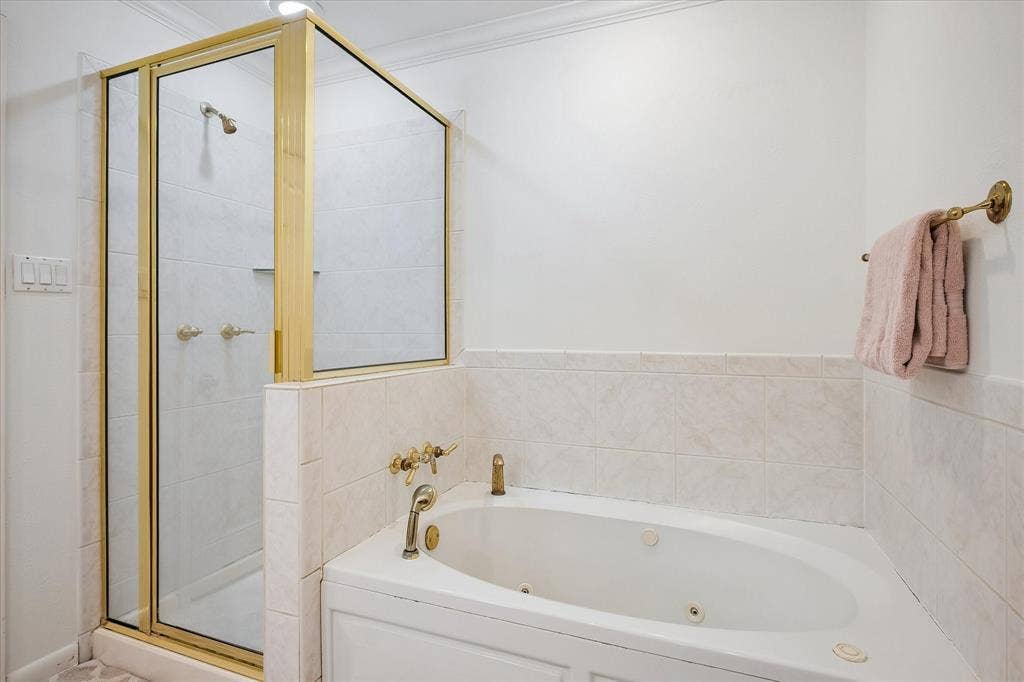7233 Meadow Lake Avenue, Dallas, TX 75214