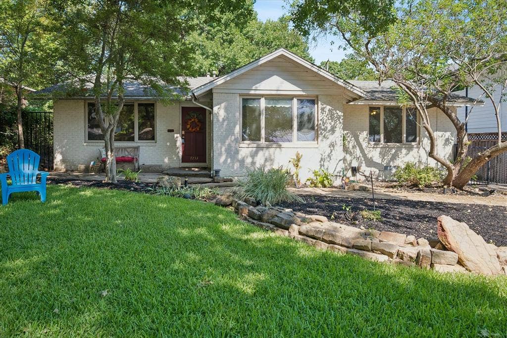 7233 Meadow Lake Avenue, Dallas, TX 75214