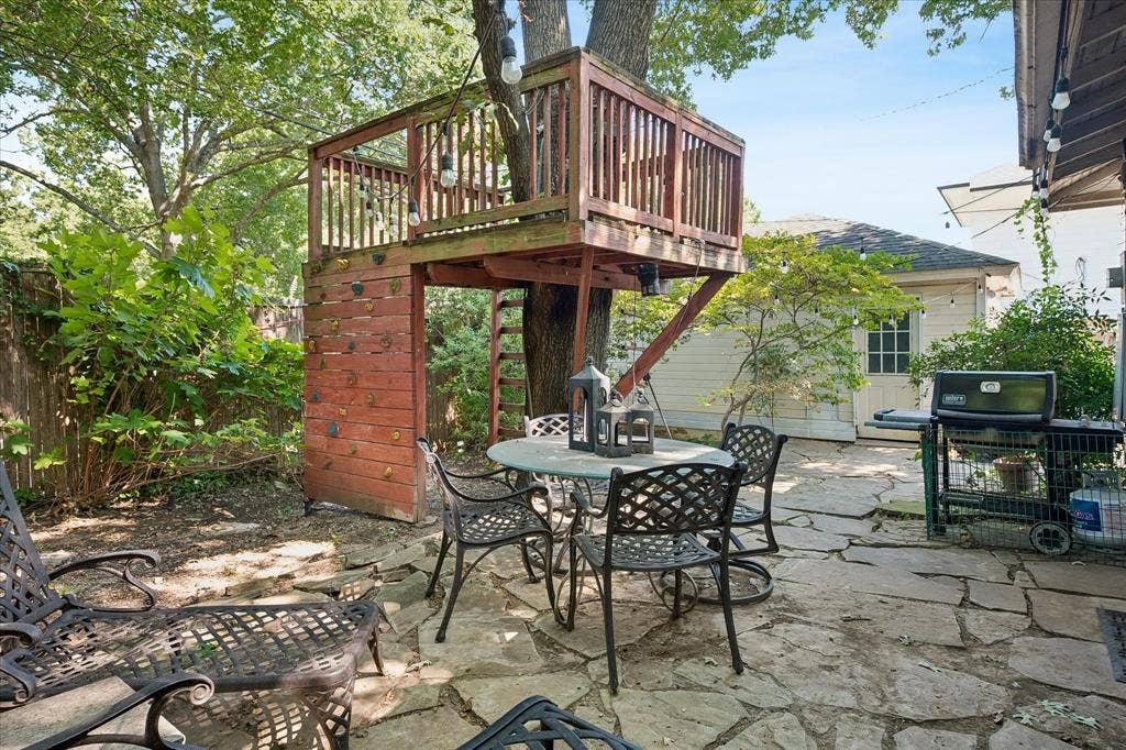 7233 Meadow Lake Avenue, Dallas, TX 75214