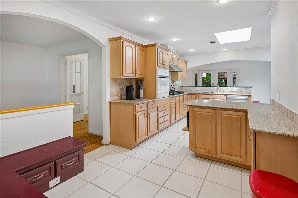 7233 Meadow Lake Avenue, Dallas, TX 75214