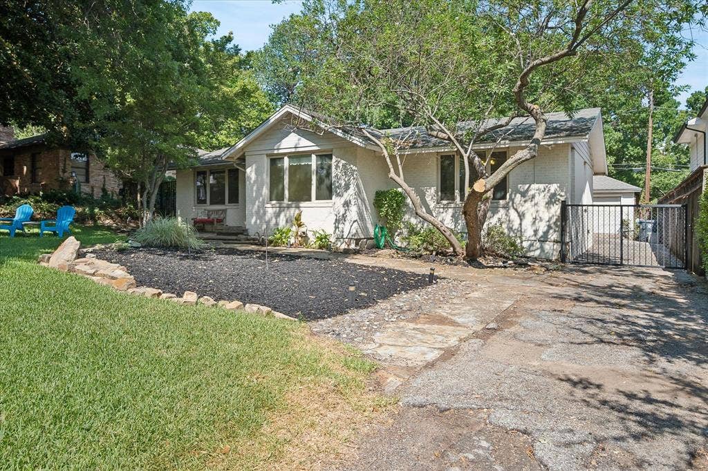 7233 Meadow Lake Avenue, Dallas, TX 75214