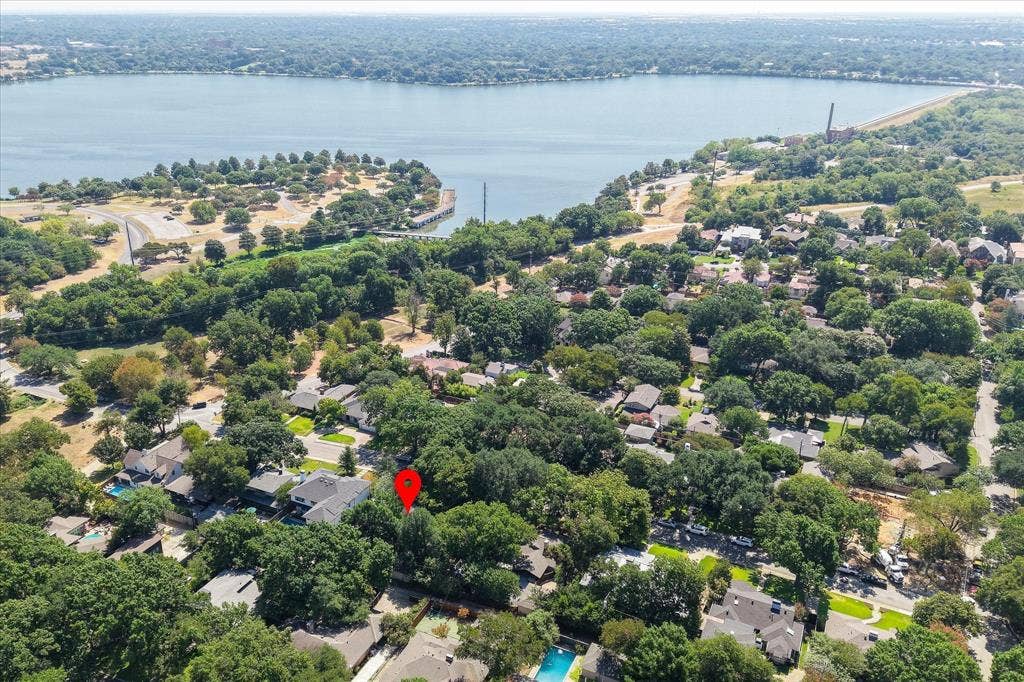 7233 Meadow Lake Avenue, Dallas, TX 75214