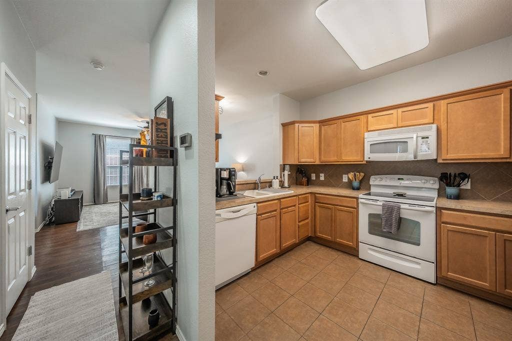 2741 Hyde Park Drive, Grand Prairie, TX 75050 2741 Hyde Park Drive, Grand Prairie, TX 75050