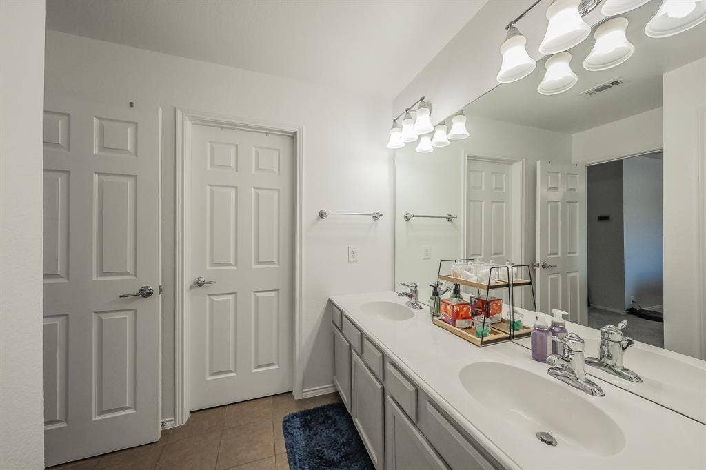 2741 Hyde Park Drive, Grand Prairie, TX 75050 2741 Hyde Park Drive, Grand Prairie, TX 75050