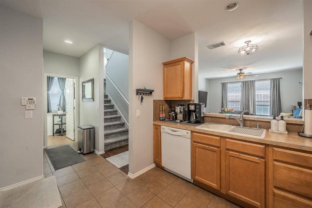 2741 Hyde Park Drive, Grand Prairie, TX 75050 2741 Hyde Park Drive, Grand Prairie, TX 75050