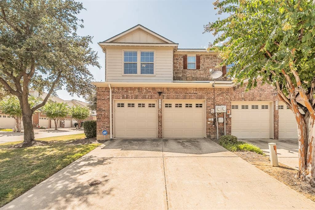 2741 Hyde Park Drive, Grand Prairie, TX 75050 2741 Hyde Park Drive, Grand Prairie, TX 75050