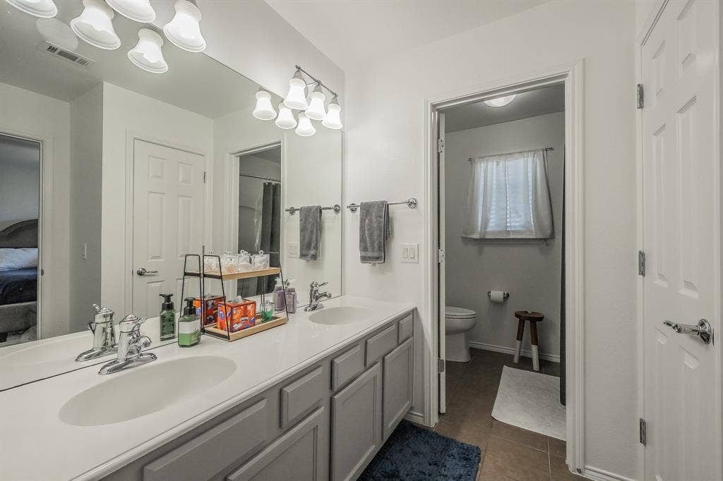 2741 Hyde Park Drive, Grand Prairie, TX 75050 2741 Hyde Park Drive, Grand Prairie, TX 75050