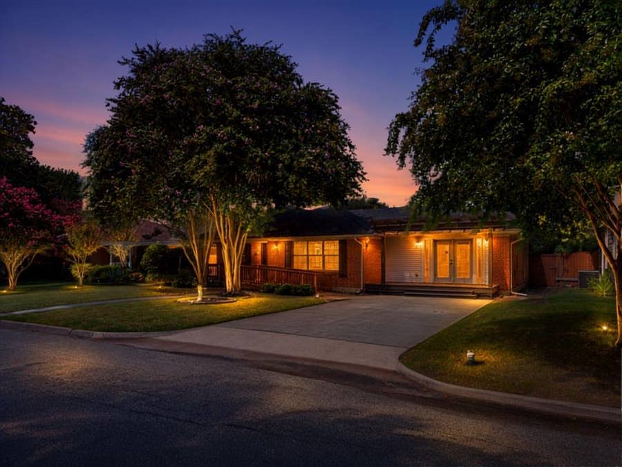 Property photo for 909 Finch Avenue, McKinney, TX